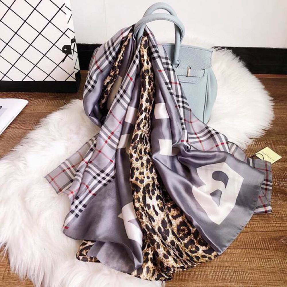Bv*b*rry Scarf